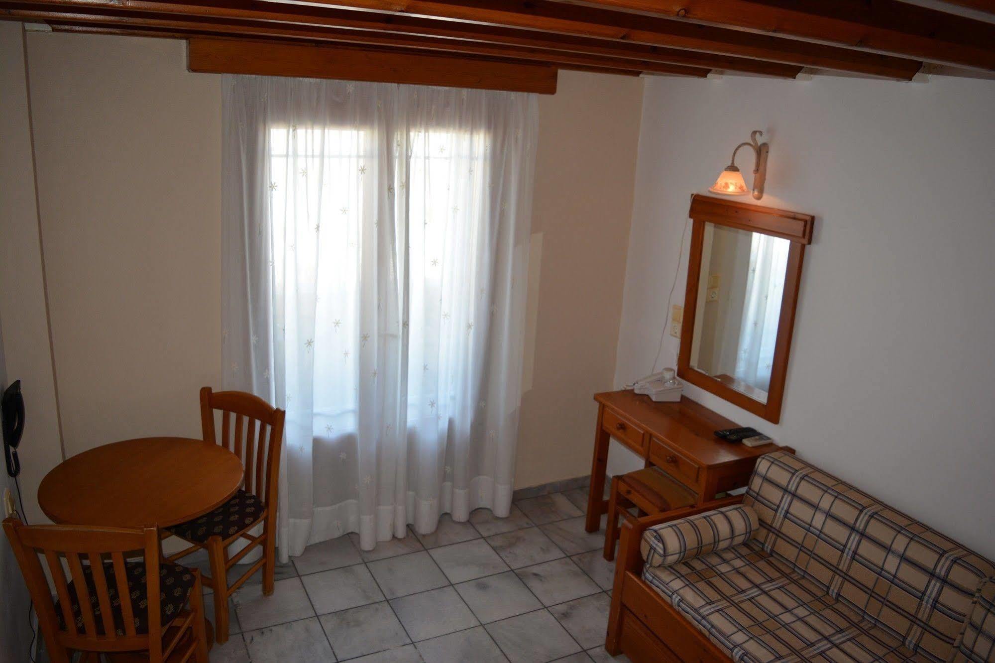 Anemomilos Suites Fira  Exterior foto